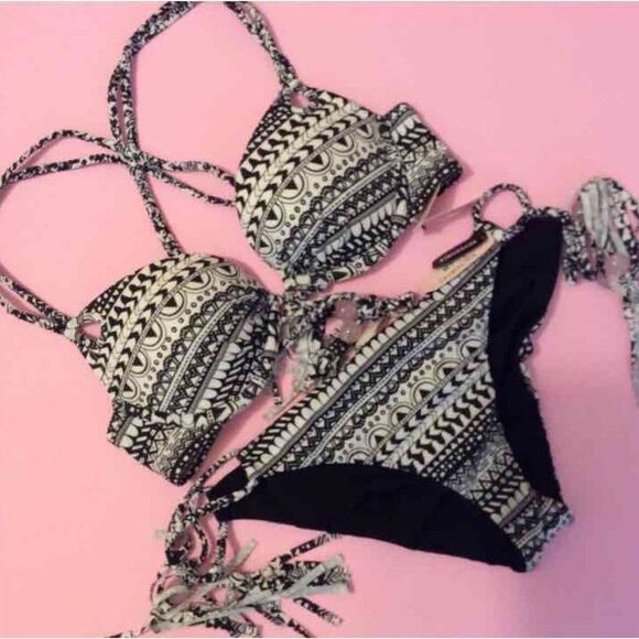 Victoria's Secret 34A BIKINI XS,S Black white geometric Bead Reversible GORGEOUS - Picture 2 of 7